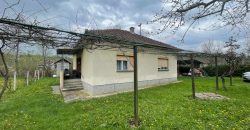 Kuća 76 m2 i placa 1781 m2 – Prijakovci