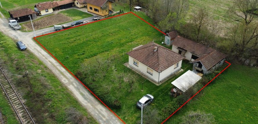 Kuća 76 m2 i placa 1781 m2 – Prijakovci