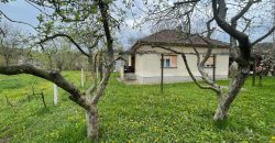 Kuća 76 m2 i placa 1781 m2 – Prijakovci