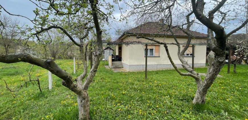 Kuća 76 m2 i placa 1781 m2 – Prijakovci