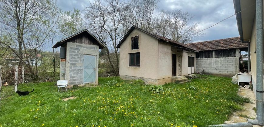 Kuća 76 m2 i placa 1781 m2 – Prijakovci