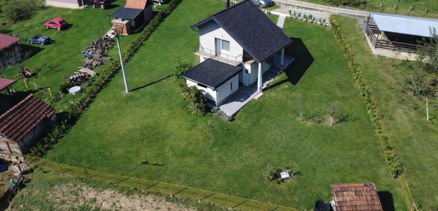 Vikend kuća 80 m2 i zemljišta 2738 m2 – Bistrica