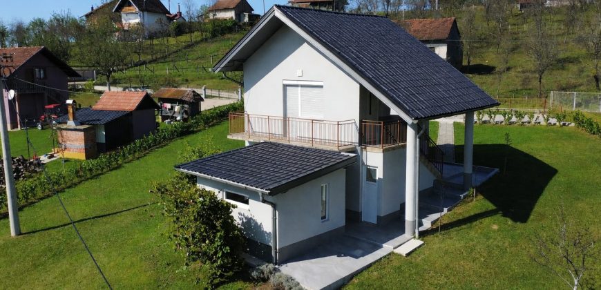 Vikend kuća 80 m2 i zemljišta 2738 m2 – Bistrica