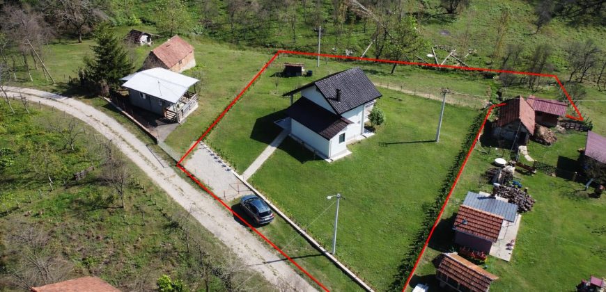 Vikend kuća 80 m2 i zemljišta 2738 m2 – Bistrica