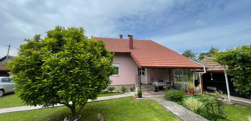 Kuća 85 m2 i placa 1831 m2 – Laktaši