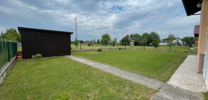 Stambeni objekat 168m2 i zemljišta 3365m2 – Romanovci