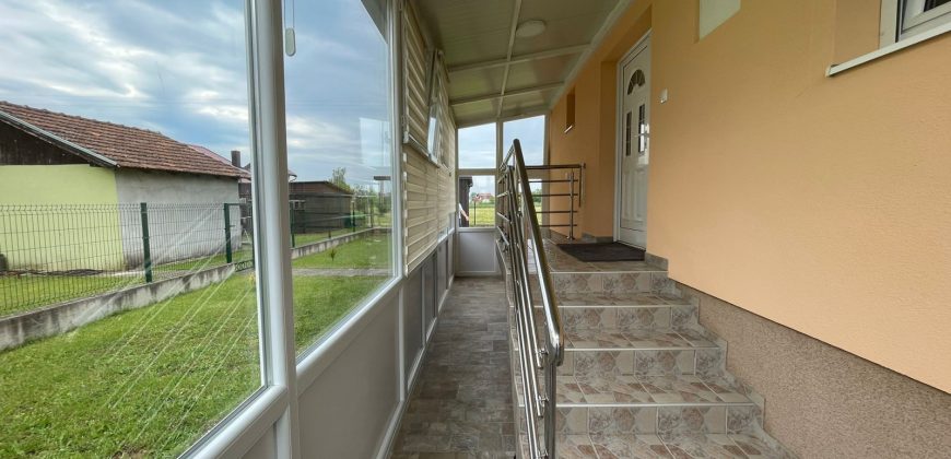Stambeni objekat 168m2 i zemljišta 3365m2 – Romanovci