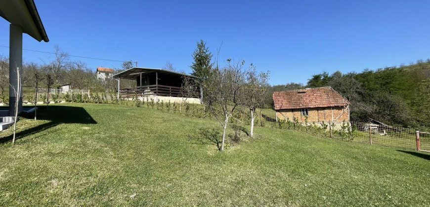 Vikend kuća 80 m2 i zemljišta 2738 m2 – Bistrica
