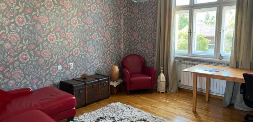 Konforan trosoban stan 80 m2 – Centar