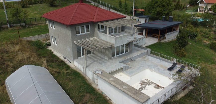 Exluzivna kuća sa bazenom – Slatina