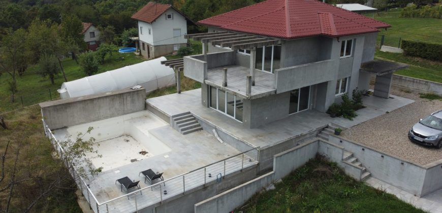 Exluzivna kuća sa bazenom – Slatina