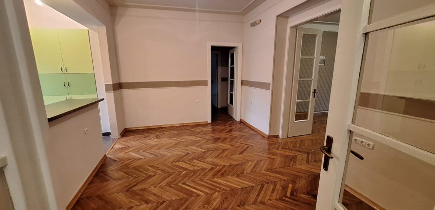 Petosoban stan 136 m2 – Centar
