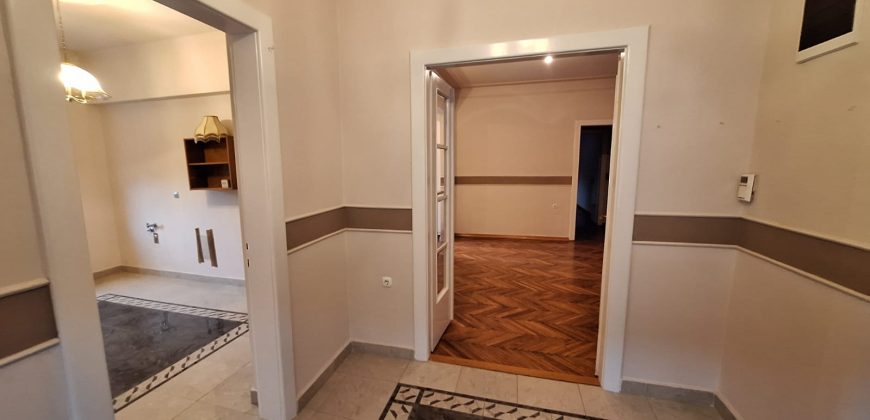 Petosoban stan 136 m2 – Centar