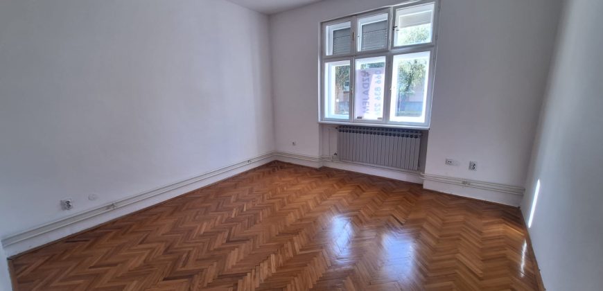 Poslovni prostor 80 m2 – Centar