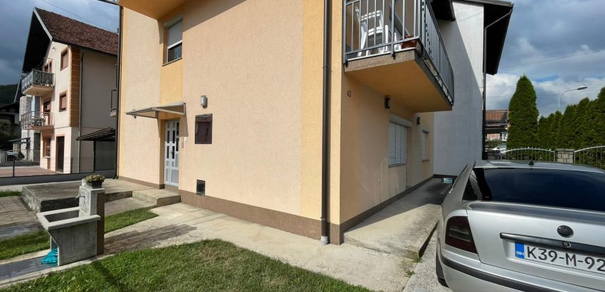 Trosoban stan 100 m2 – Lauš