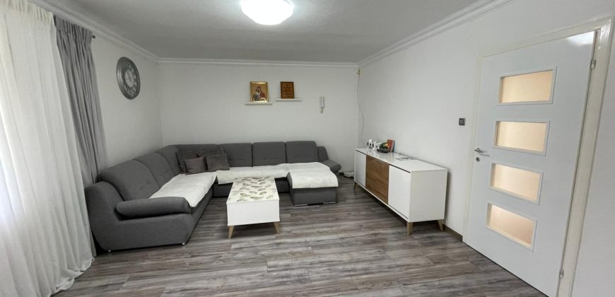 Trosoban stan 100 m2 – Lauš