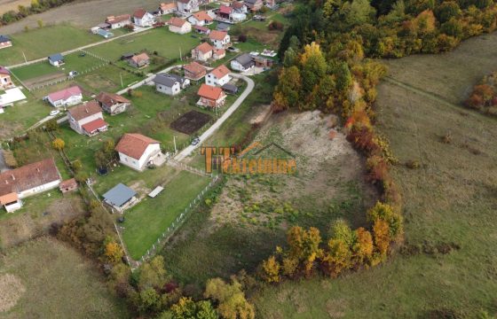 Prodaju se dva placa od 831m2 i 850m2 – Dragočaj
