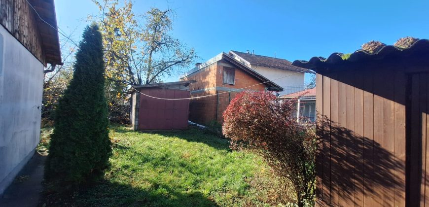 Baraka 80 m2 na placu od 346 m2 – Budžak