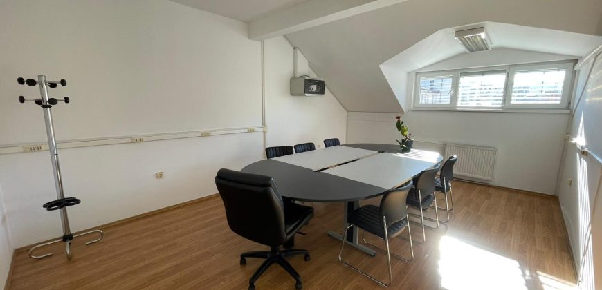 Poslovni prostor 210 m2 – Centar