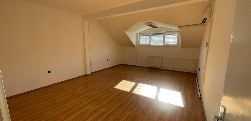 Poslovni prostor 210 m2 – Centar