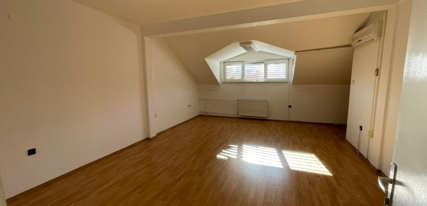 Poslovni prostor 210 m2 – Centar
