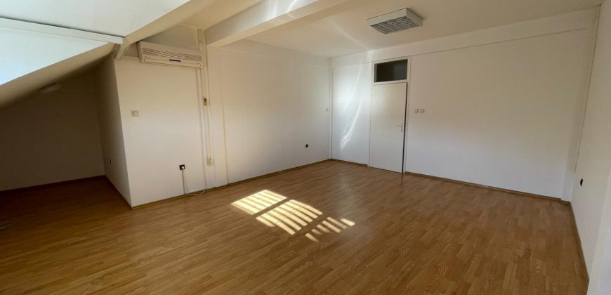 Poslovni prostor 210 m2 – Centar