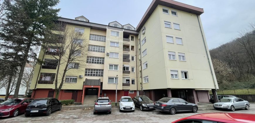 Trosoban stan 72 m2 – Mejdan