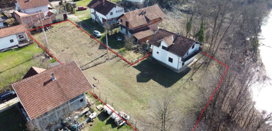 Stambeni objekat 173,20m2 i placa 1496m2 – Mađir