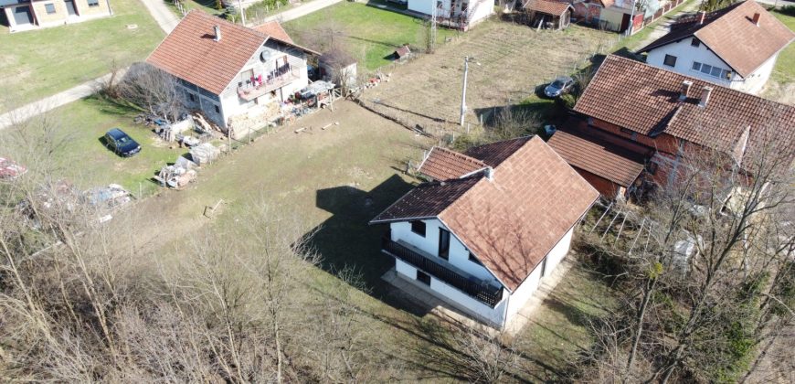 Stambeni objekat 173,20m2 i placa 1496m2 – Mađir