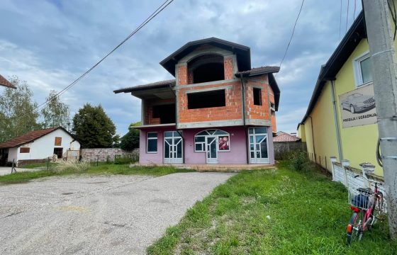Stambeno poslovni objekat 250 m2 – Klašnice