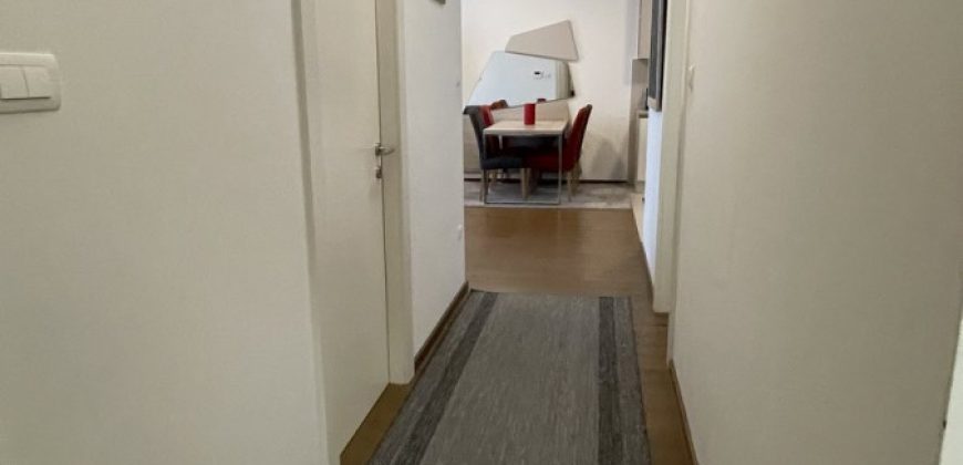 Trosoban stan 85 m2 – Centar