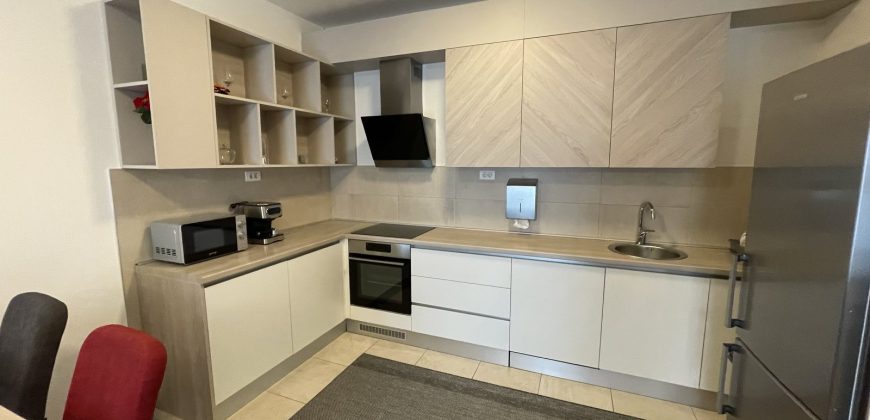 Trosoban stan 85 m2 – Centar