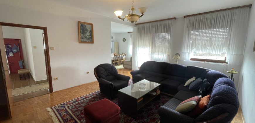 Stambeni objekat 256m2 i zemljišta 7289m2  – Dragočaj