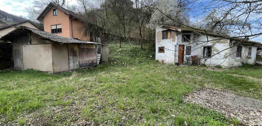 Građevinsko zemljište 250 m2 – Mejdan