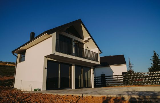 Moderna kuća sa bazenom – Jagare