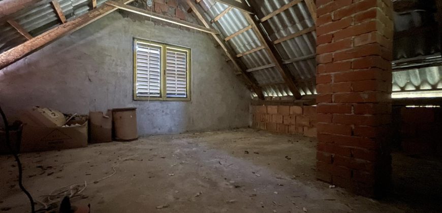 Vikendica 70 m2 i placa 1070m2 – Slatina