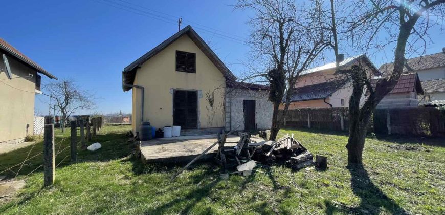 Vikendica 70 m2 i placa 1070m2 – Slatina