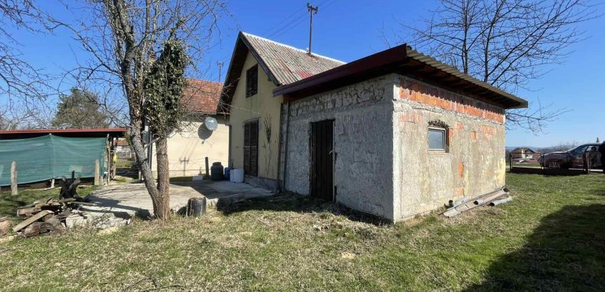 Vikendica 70 m2 i placa 1070m2 – Slatina