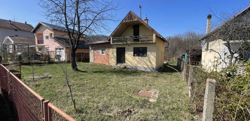Vikendica 70 m2 i placa 1070m2 – Slatina