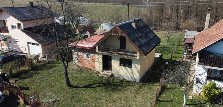 Vikendica 70 m2 i placa 1070m2 – Slatina