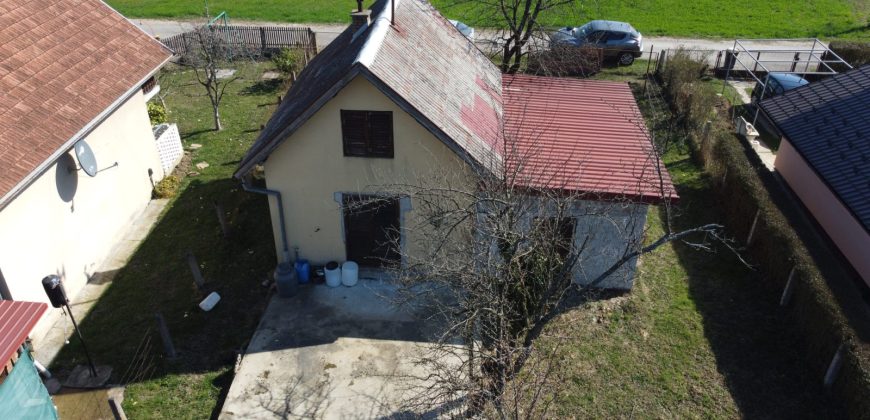 Vikendica 70 m2 i placa 1070m2 – Slatina
