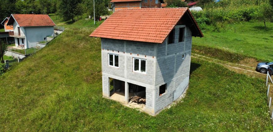 Kuća 100 m2 na placu od 1363 m2 – Ramići
