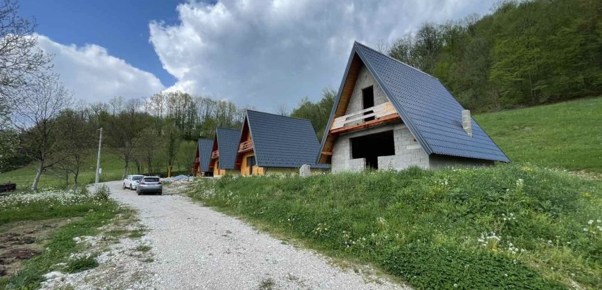 Prodaju se tri vikendice – Jagare