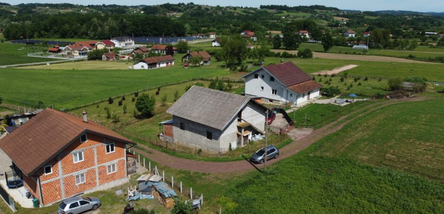 Kuća sa pomoćnim objektima – Veliko Blaško