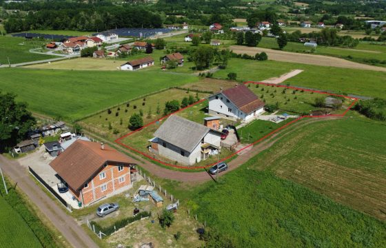 Kuća sa pomoćnim objektima – Veliko Blaško