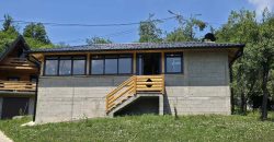 Prodaju se tri stambena objekta sa ladarom – Starčevica
