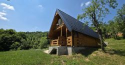 Prodaju se tri stambena objekta sa ladarom – Starčevica
