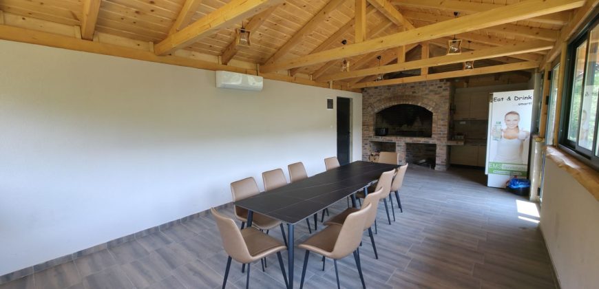 Prodaju se tri stambena objekta sa ladarom – Starčevica
