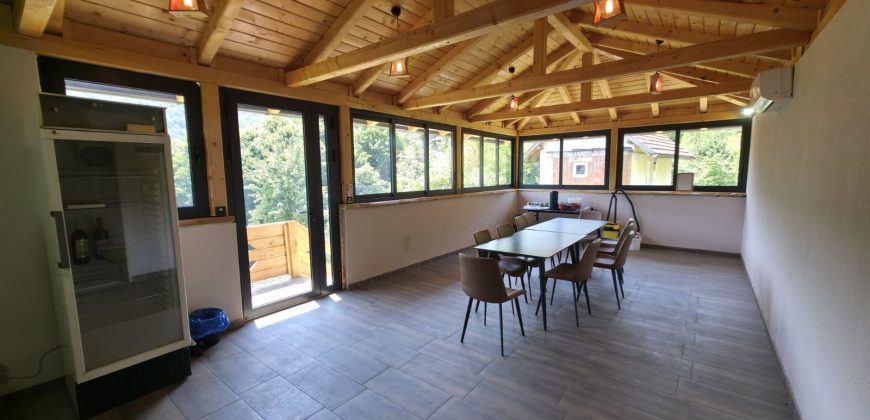 Prodaju se tri stambena objekta sa ladarom – Starčevica
