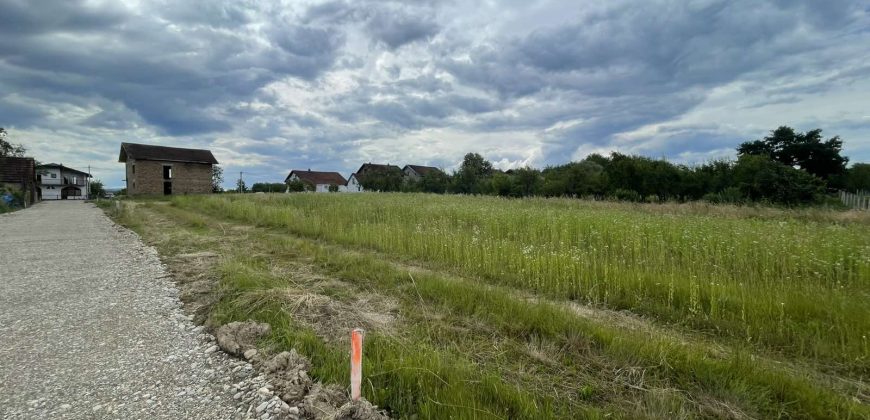 Prodaju se placevi 553m2 i 599m2 – Jablan
